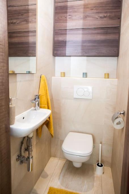 Liszt Apartman Gyor Bagian luar foto