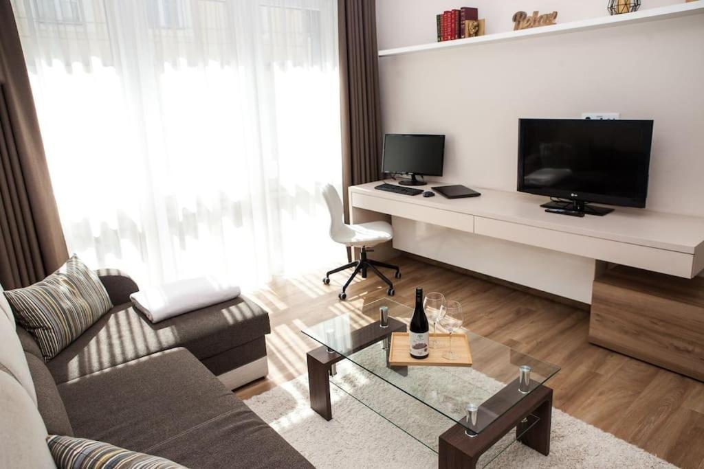 Liszt Apartman Gyor Bagian luar foto