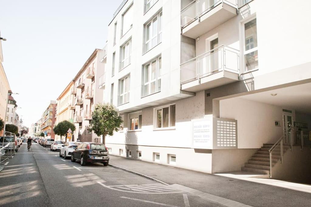 Liszt Apartman Gyor Bagian luar foto