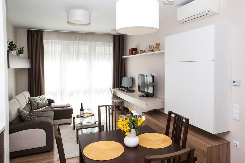 Liszt Apartman Gyor Bagian luar foto